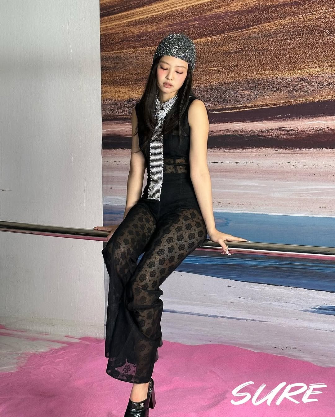 t1egeWg5 Sexy Jennie Kim (Blackpink) Pics 02.jpg